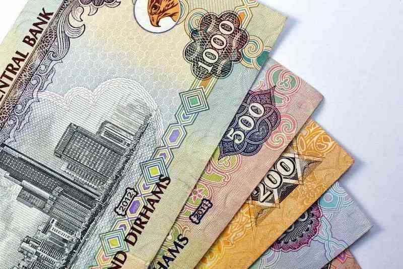 Đổi tiền UAE tại ngân hàng trong nước giúp tiết kiệm thời gian