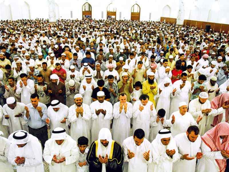 Lễ hội Ramadan người Hồi Giáo tham gia cầu nguyện